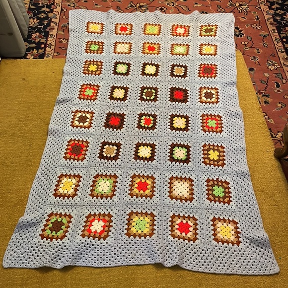 Gorgeous vintage crocheted Afghan throw blanket - Picture 8 of 9